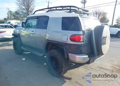 2011 Toyota Fj Cruiser z USA, uszkodzony, nr VIN JTEZU4BF8BK011366